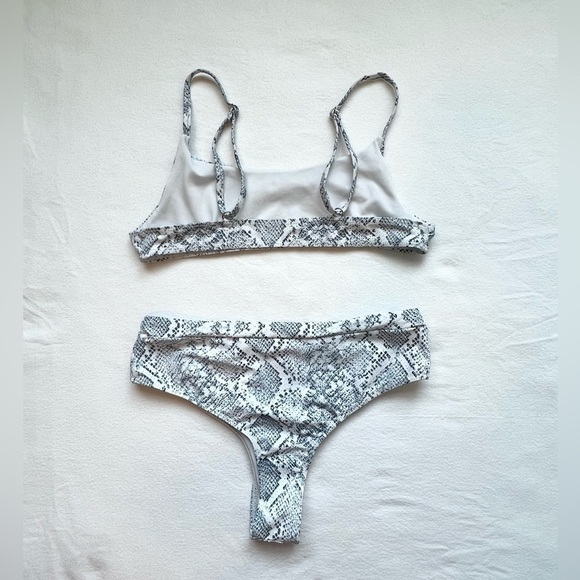 SHEIN blue and white snake print two piece swimsuit size S - Picture 8 of 10